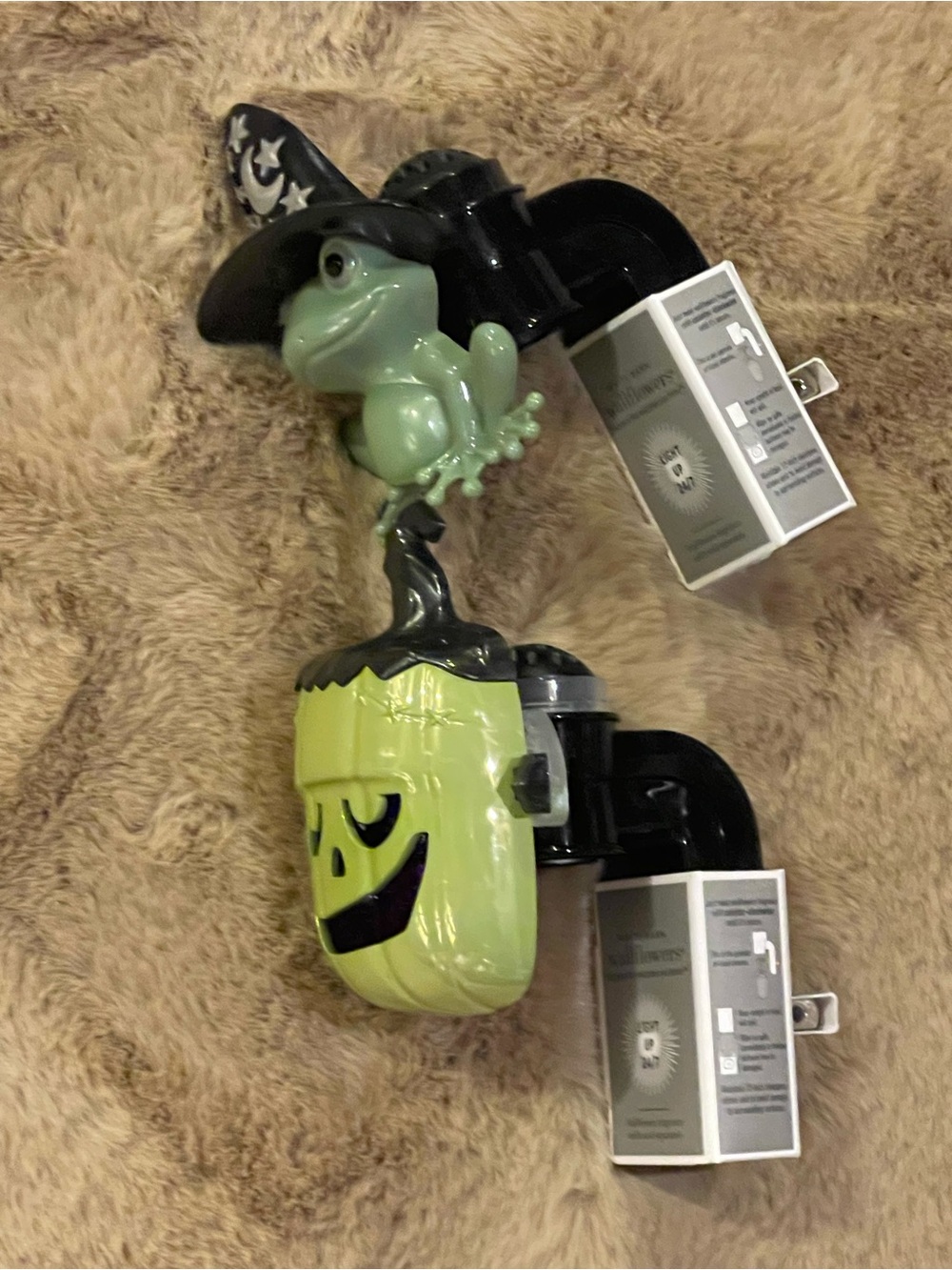 HALLOWEEN BBW BATH AND BODY WORKS PLUGS FROG WITCH GREEN MONSTER WALLFLOWER PLUG